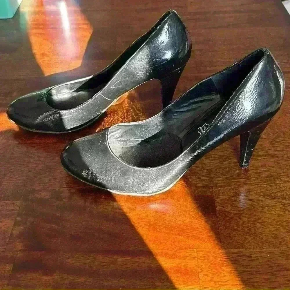 Aldo Women’s Black Patent Leather Pumps Heels Closed Toe Size 7 - Picture 2 of 8
